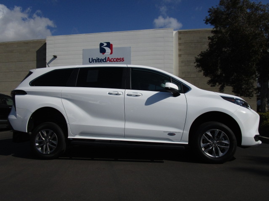Used 2024 Toyota Sienna Hybrid LE - Vantage Mobility Commercial Rear Entry Entry Fold Out Manual Ramp