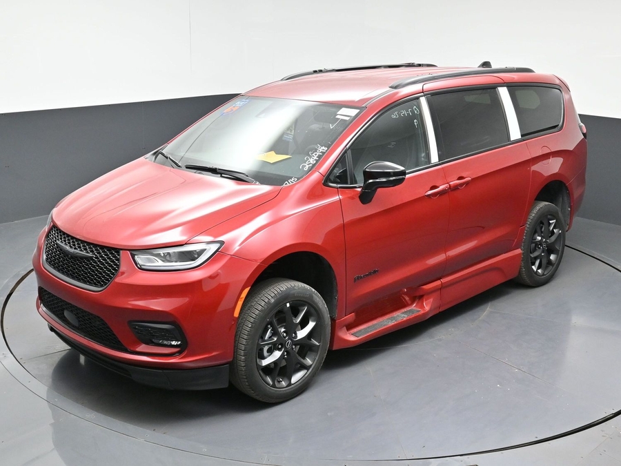 New 2026 Chrysler Pacifica Select Sport - BraunAbility Side Entry In Floor Automatic Ramp