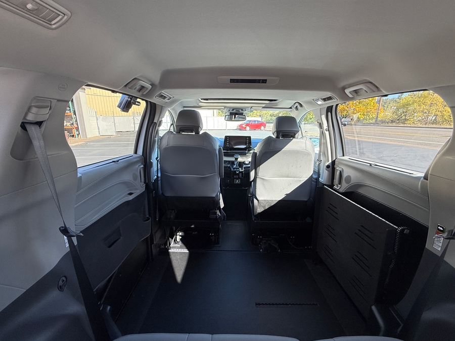 Used 2022 Toyota Sienna Hybrid XLE Base - BraunAbility Side Entry Entry Fold Out Automatic Ramp