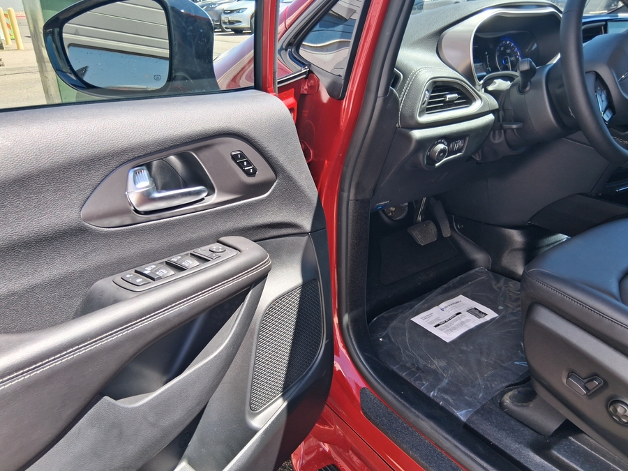 Red Chrysler Pacifica image number 19