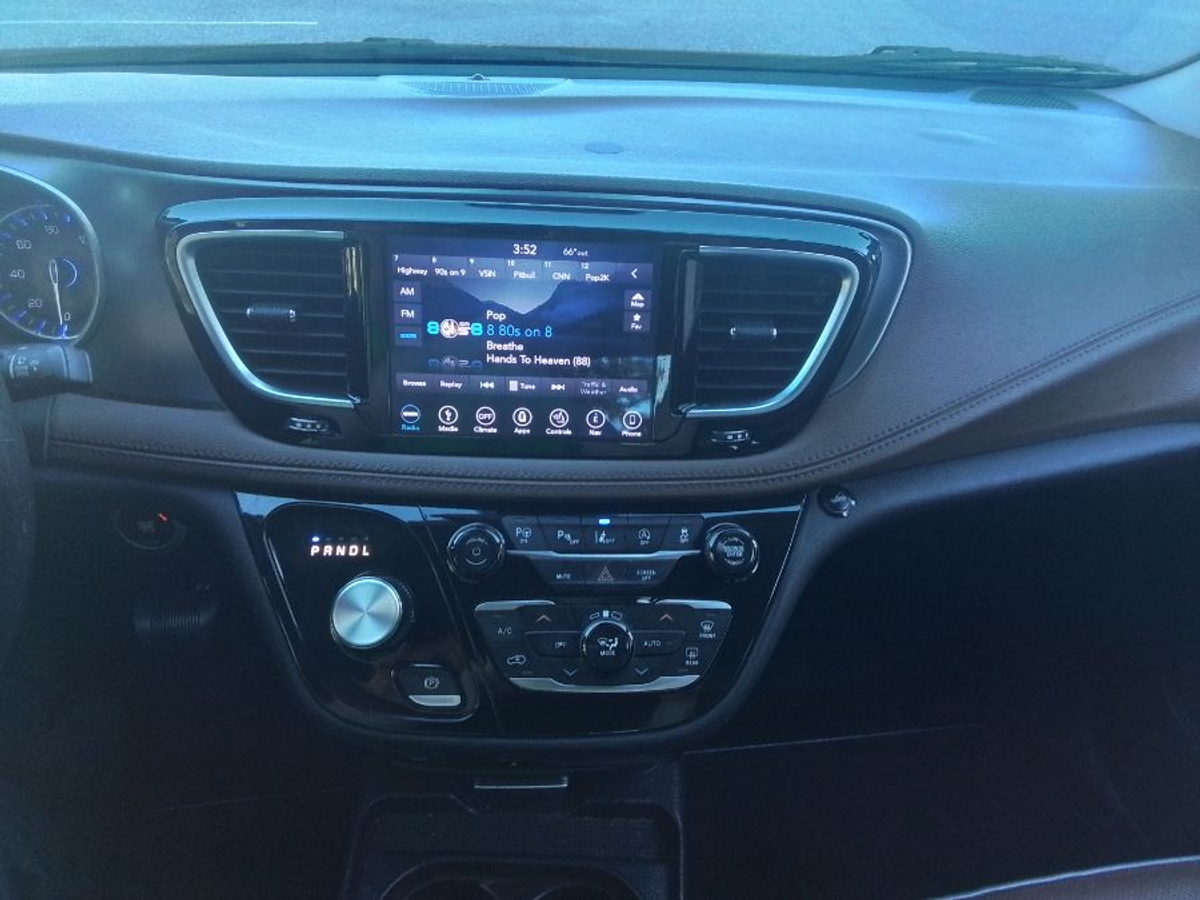 2018 CHRYSLER PACIFICA - Image 9