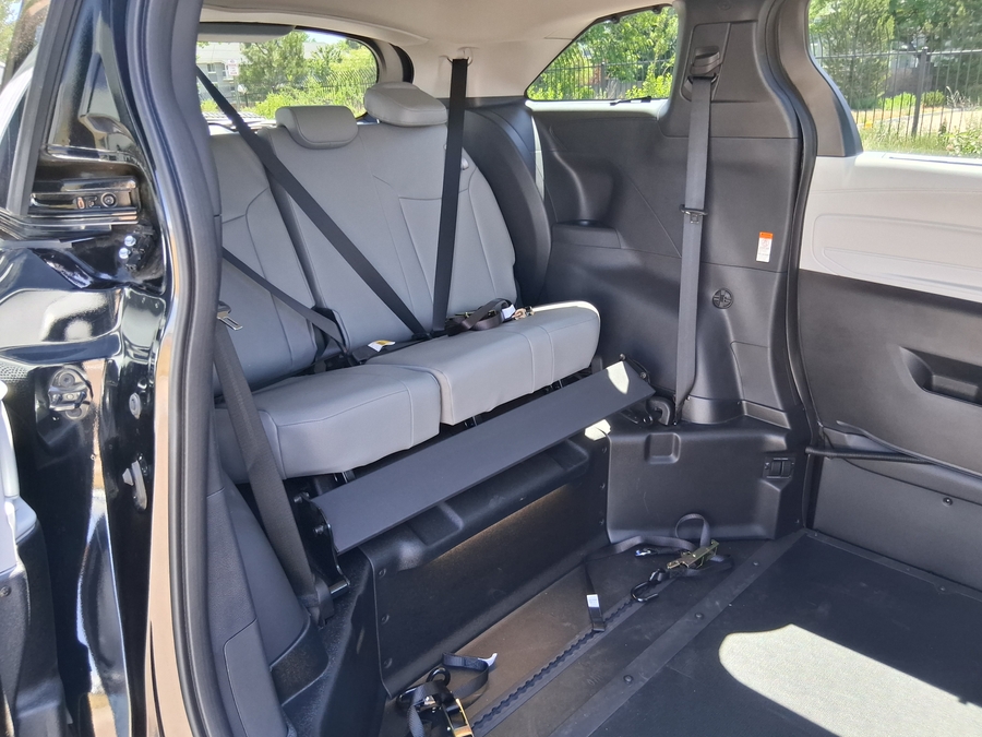 Black Toyota Sienna image number 6