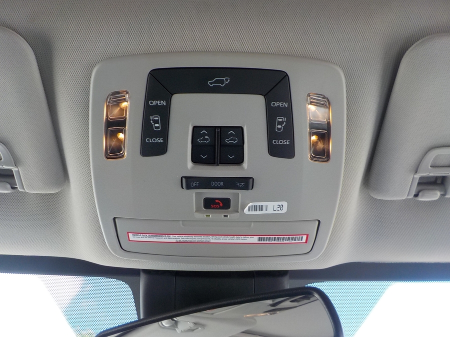 White Toyota Sienna image number 14