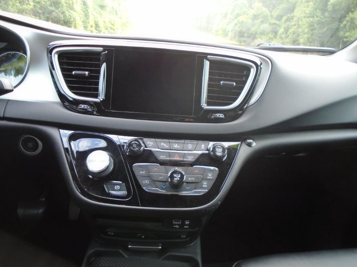 2019 CHRYSLER PACIFICA - Image 3