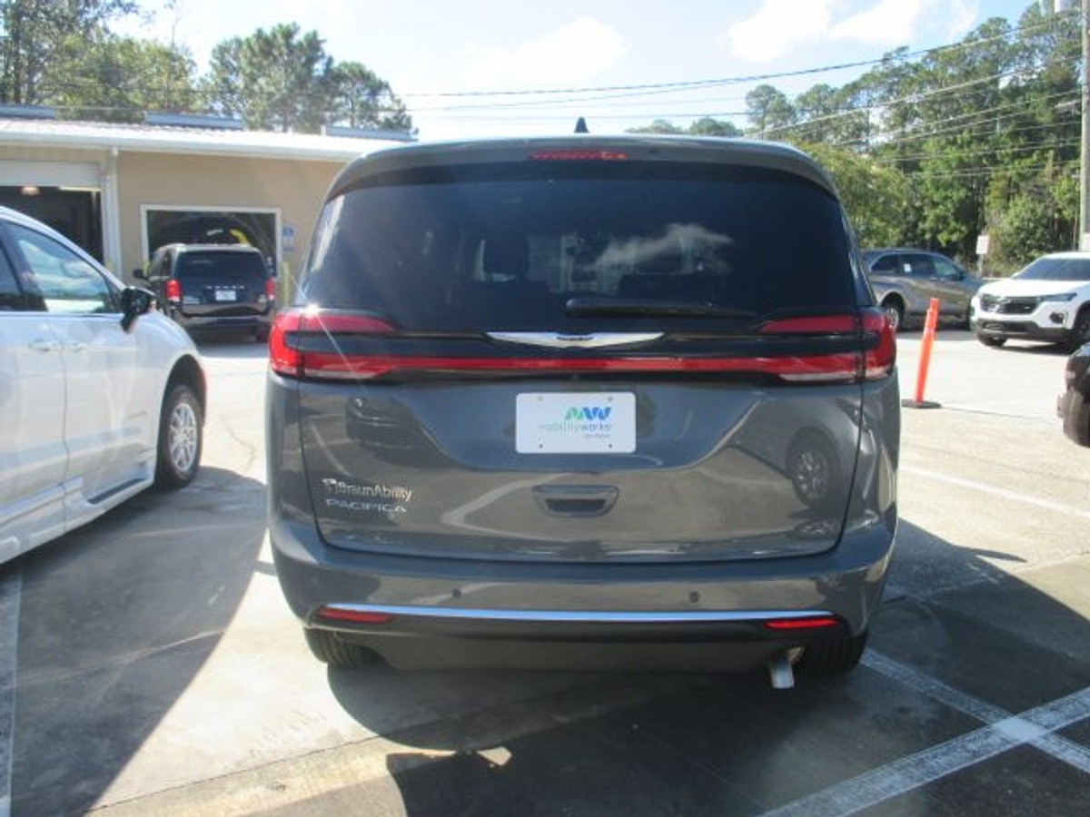 Grey Chrysler Pacifica image number 12