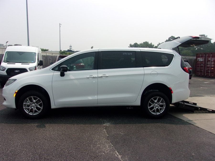 2026 Chrysler Voyager LX - Photo 12