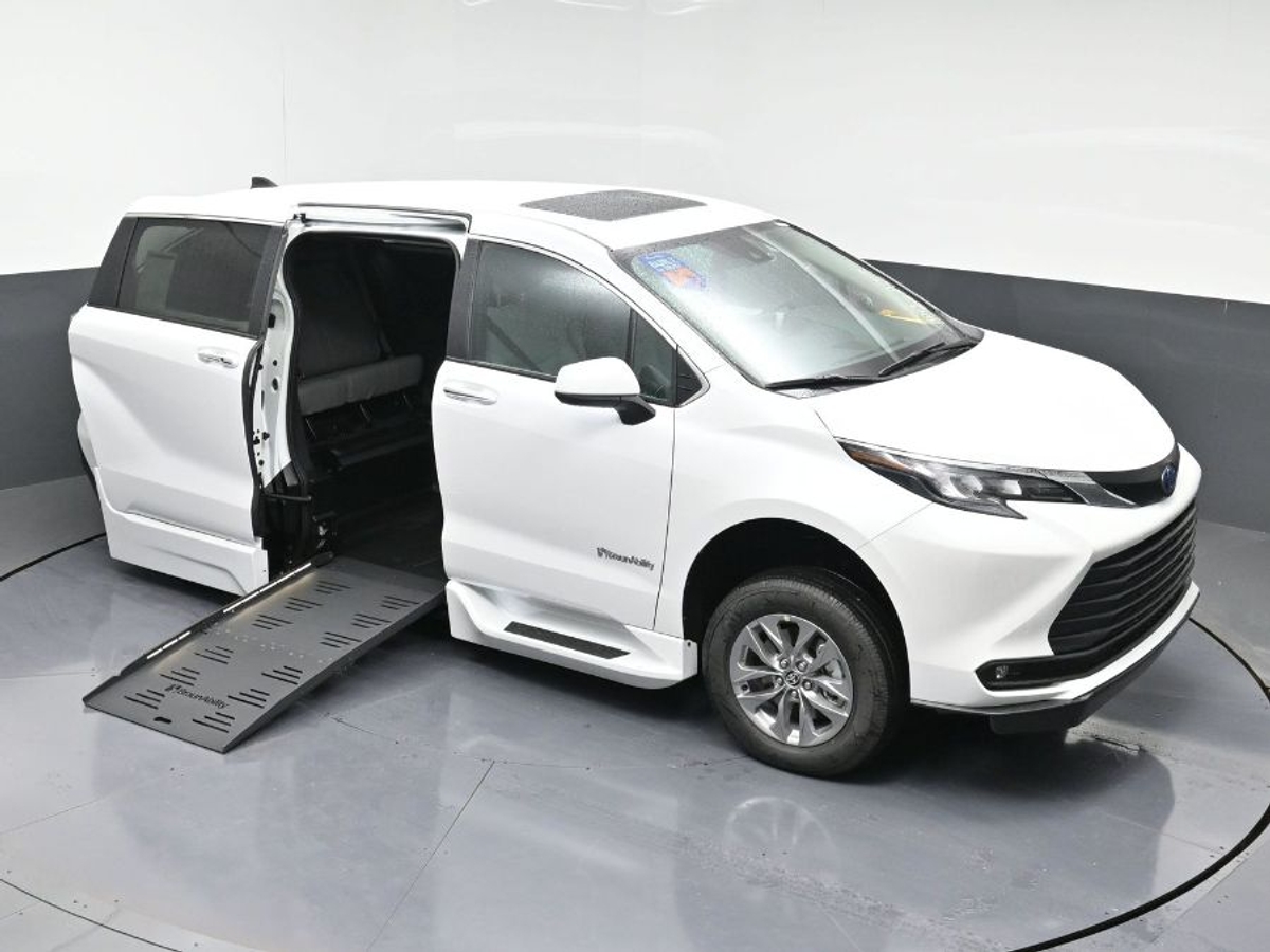 2025 TOYOTA SIENNA - Image 22