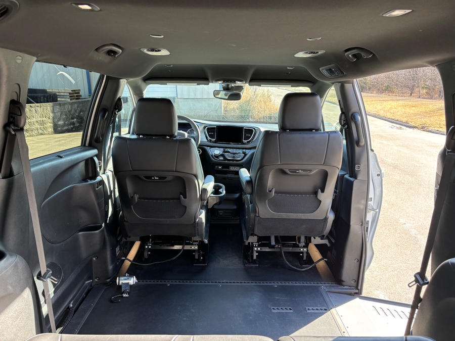 Used 2023 Chrysler Pacifica Touring L Sport - BraunAbility Side Entry Entry In Floor Automatic Ramp