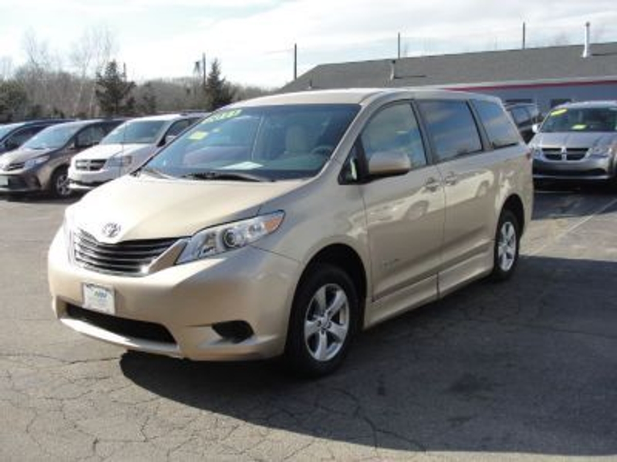 2011 TOYOTA SIENNA - Image 11