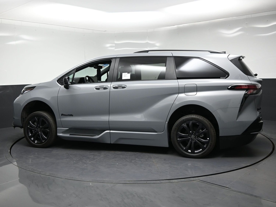 New 2026 Toyota Sienna Hybrid XSE Sport - BraunAbility Side Entry Fold Out Automatic Ramp
