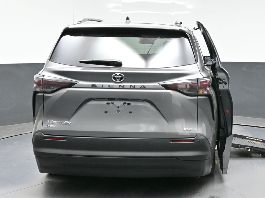 New 2026 Toyota Sienna Hybrid XLE Add - BraunAbility Side Entry Entry Fold Out Automatic Ramp