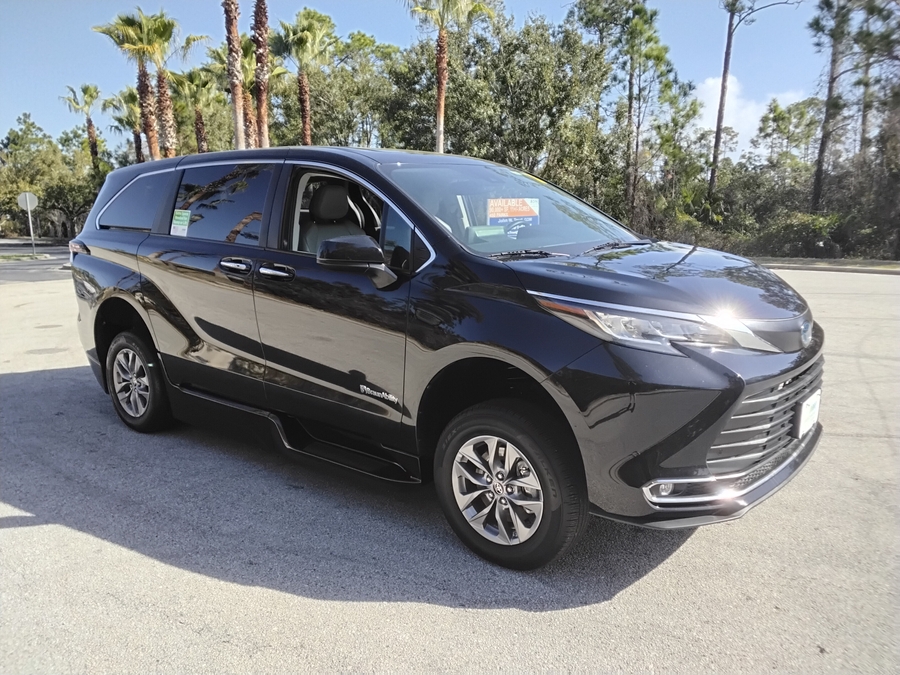 Black Toyota Sienna image number 8