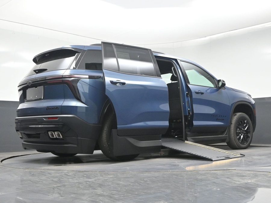 New 2026 Chevrolet Traverse 1LT Midnight - BraunAbility Side Entry In Floor Automatic Ramp