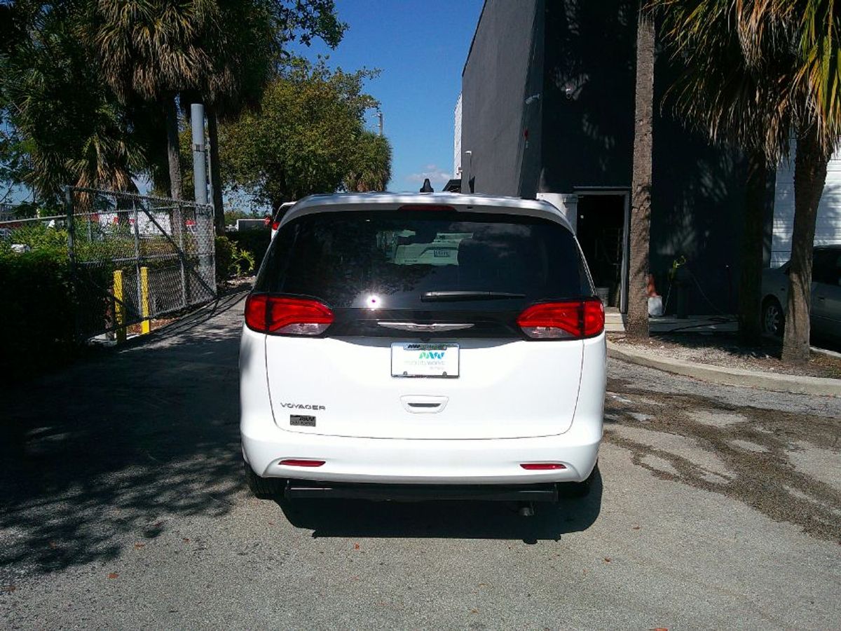 2024 CHRYSLER VOYAGER - Image 7