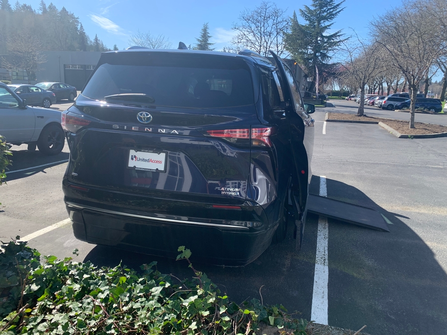 Used 2021 Toyota Sienna Hybrid Platinum - VMI Side Entry Entry In Floor Automatic Ramp