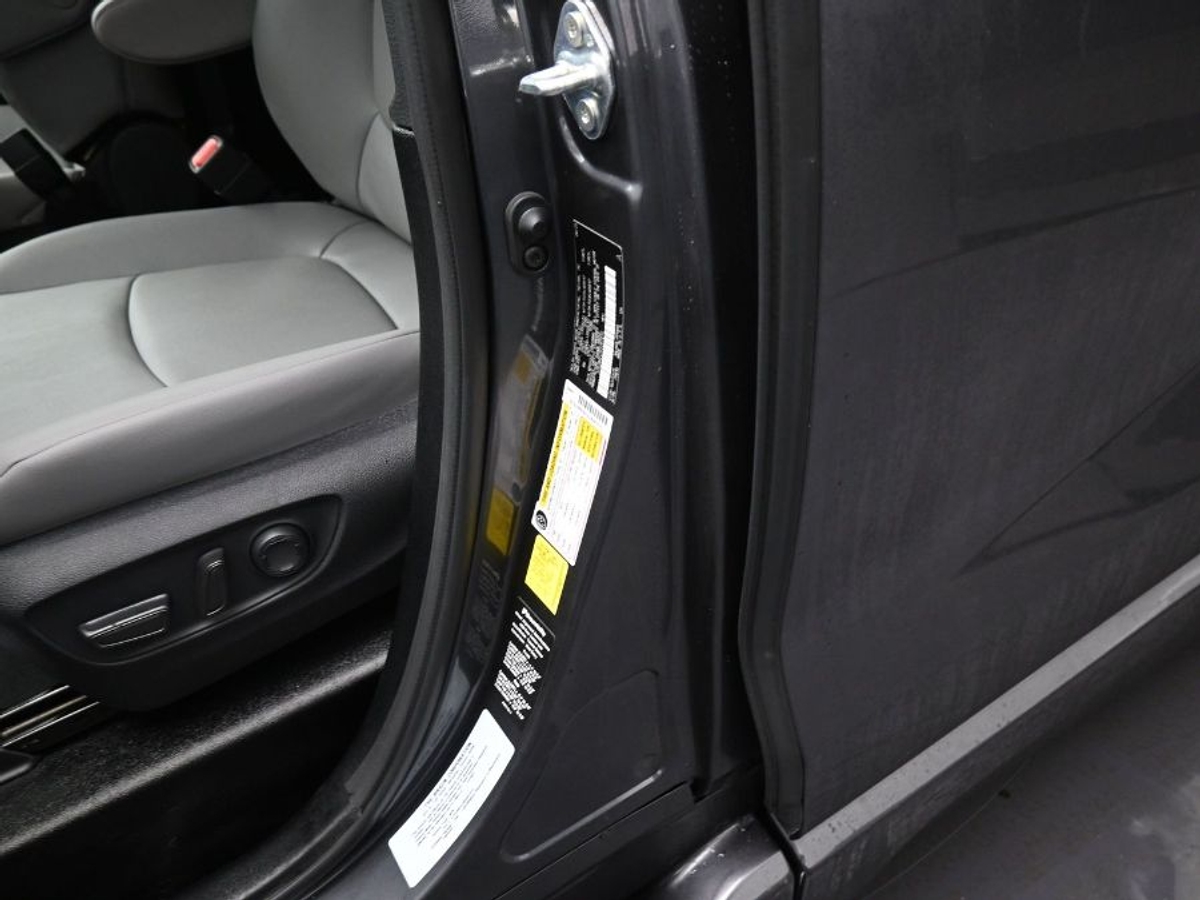 2025 TOYOTA SIENNA - Image 17