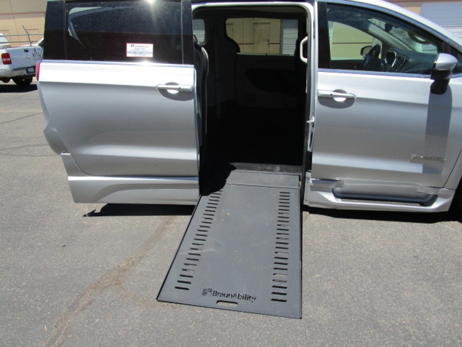 Used 2023 Chrysler Pacifica Touring L Safety - BraunAbility Side Entry In Floor Automatic Ramp