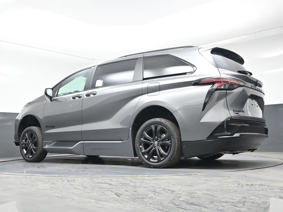 New 2026 Toyota Sienna Hybrid XSE Sport - BraunAbility Side Entry Entry Fold Out Automatic Ramp