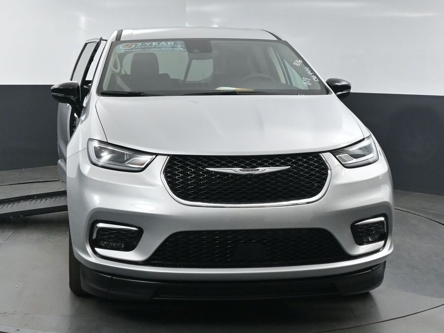Used 2024 Chrysler Pacifica Touring L - BraunAbility Side Entry Entry Fold Out Automatic Ramp