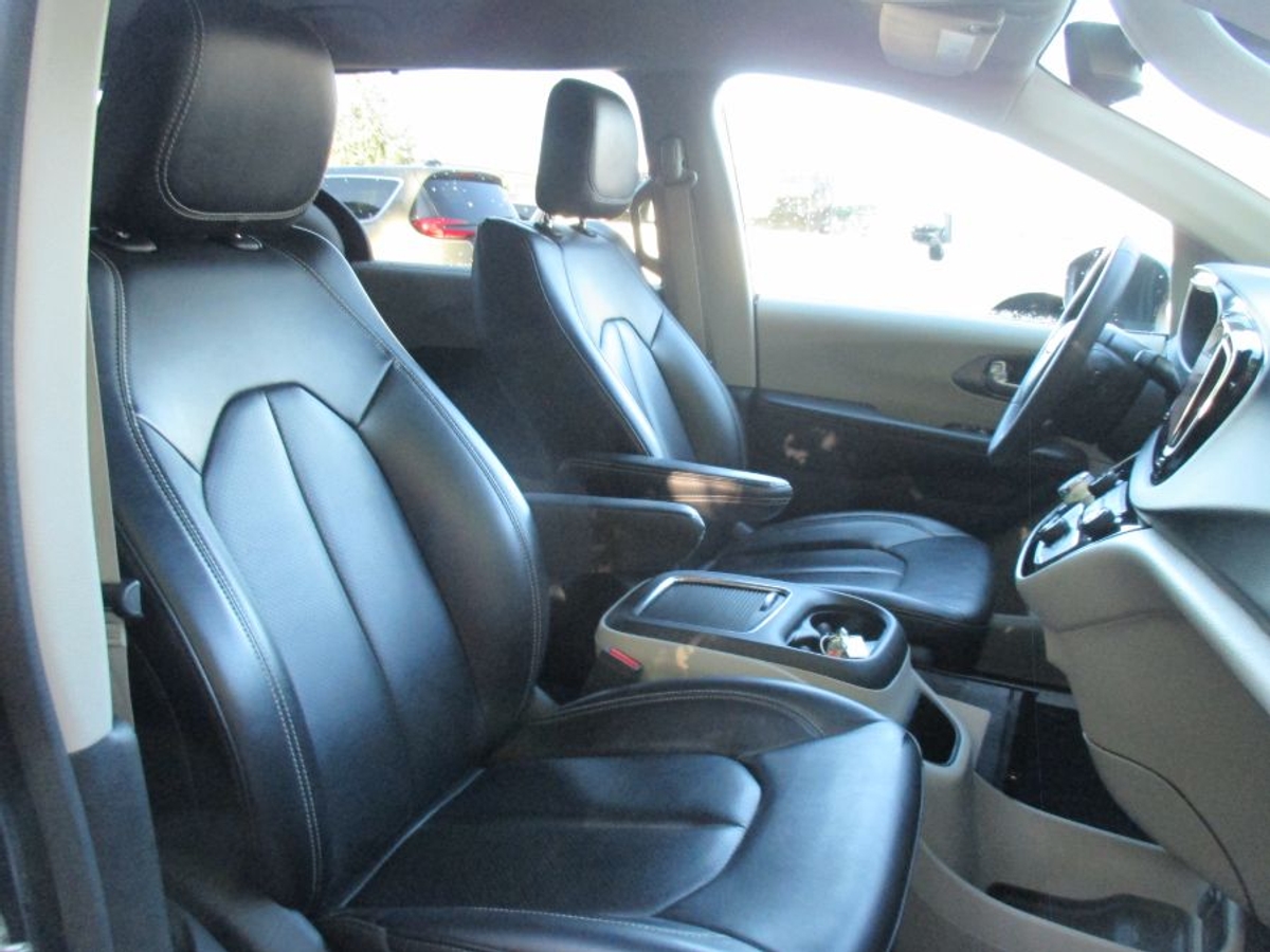 2023 CHRYSLER PACIFICA - Image 12