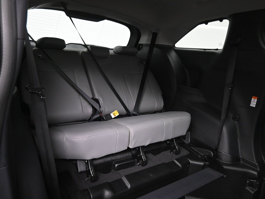 New 2026 Toyota Sienna Hybrid XLE Base - BraunAbility Side Entry Entry In Floor Automatic Ramp