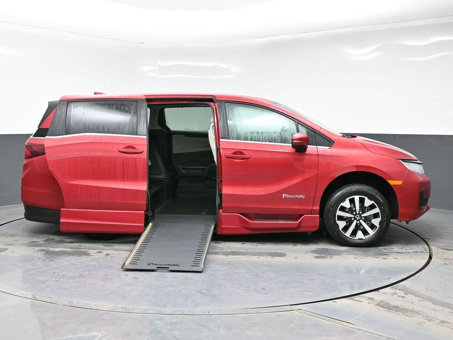 Red Honda Odyssey image number 7