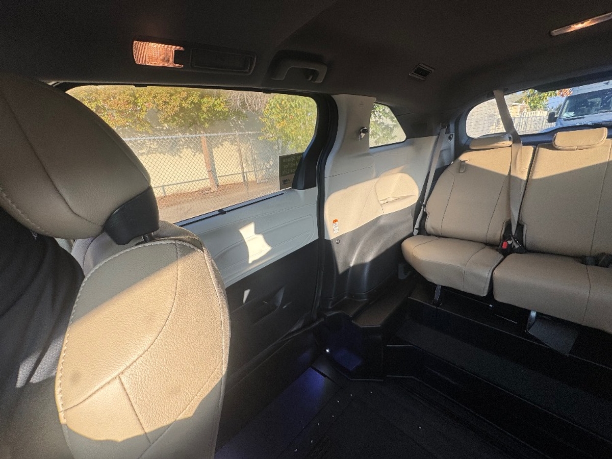 2022 TOYOTA SIENNA - Image 6