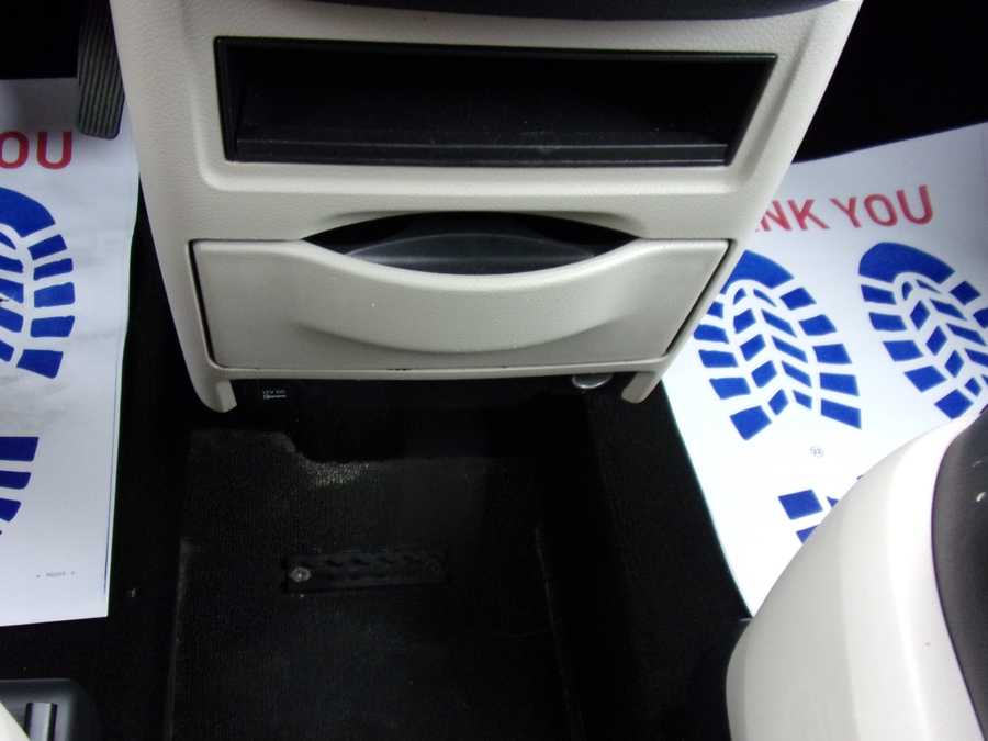 Grey Dodge Grand Caravan image number 12