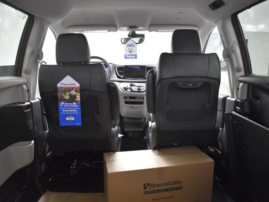 Used 2023 Chrysler Pacifica Touring L - BraunAbility Side Entry Entry Fold Out Automatic Ramp
