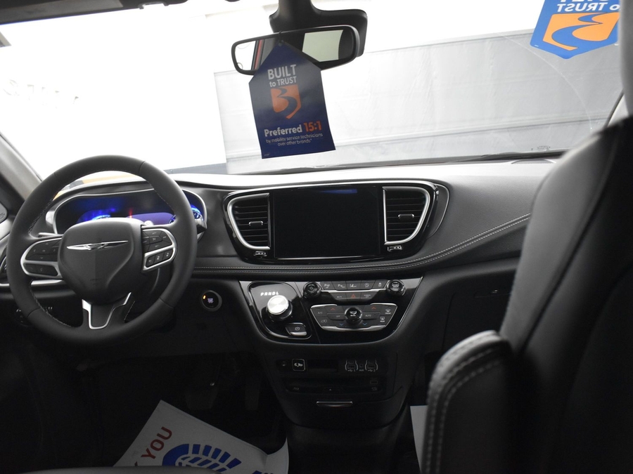 New 2025 Chrysler Pacifica Select Plus - BraunAbility Side Entry Entry Fold Out Automatic Ramp