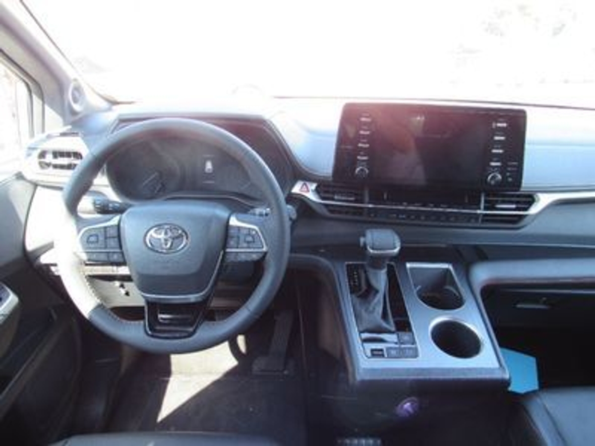 2023 TOYOTA SIENNA - Image 9