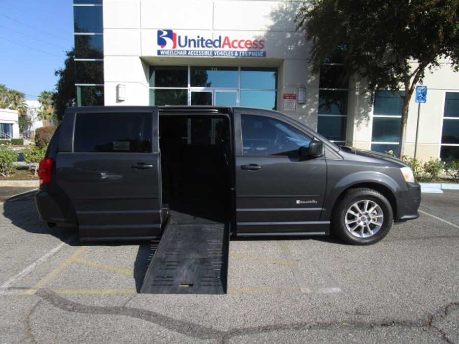 Used 2012 Dodge Grand Caravan RT - BraunAbility Side Entry Entry Fold Out Automatic Ramp