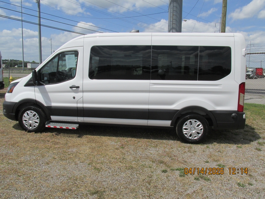 White Ford T350 image number 11