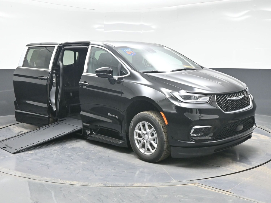Black Chrysler Pacifica with Side Entry Automatic In Floor ramp