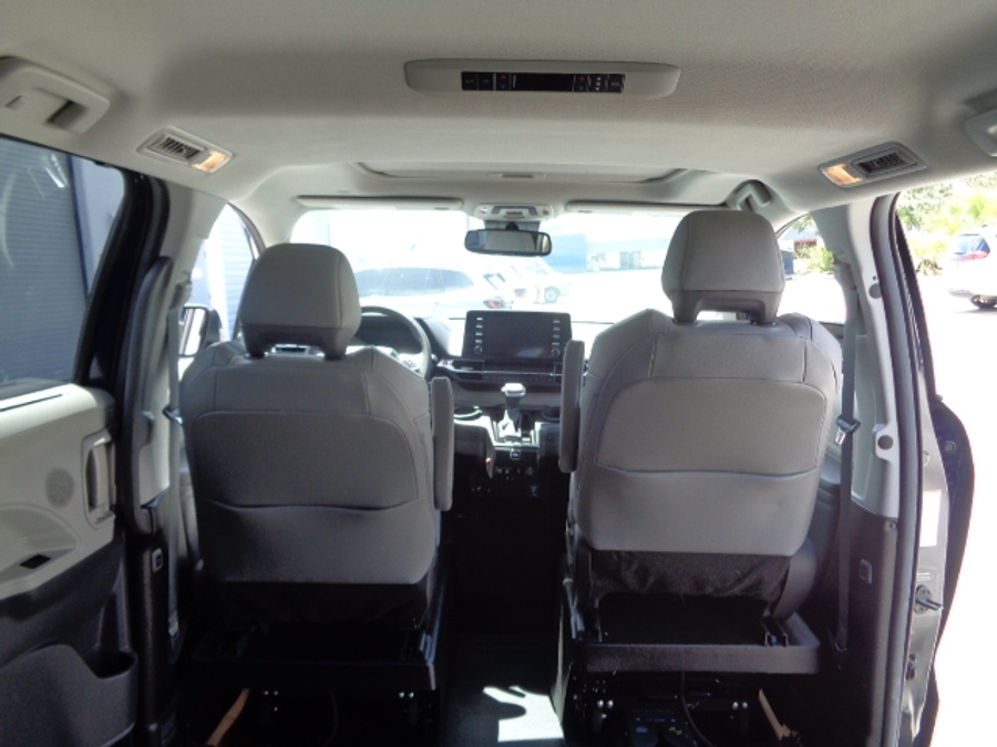 Used 2024 Toyota Sienna Hybrid XLE - BraunAbility Side Entry Fold Out Automatic Ramp
