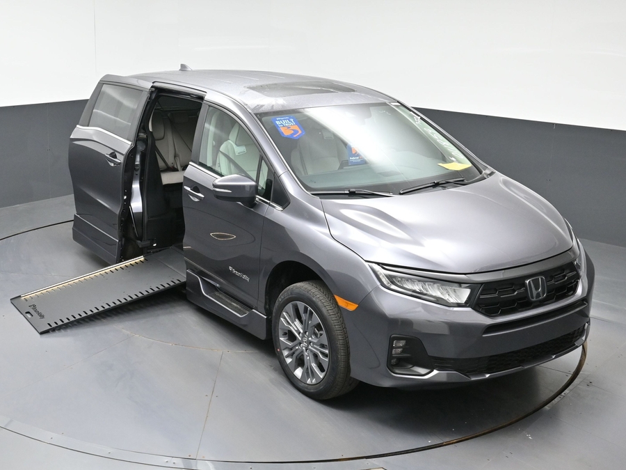 New 2026 Honda Odyssey Touring - BraunAbility Side Entry In Floor Automatic Ramp