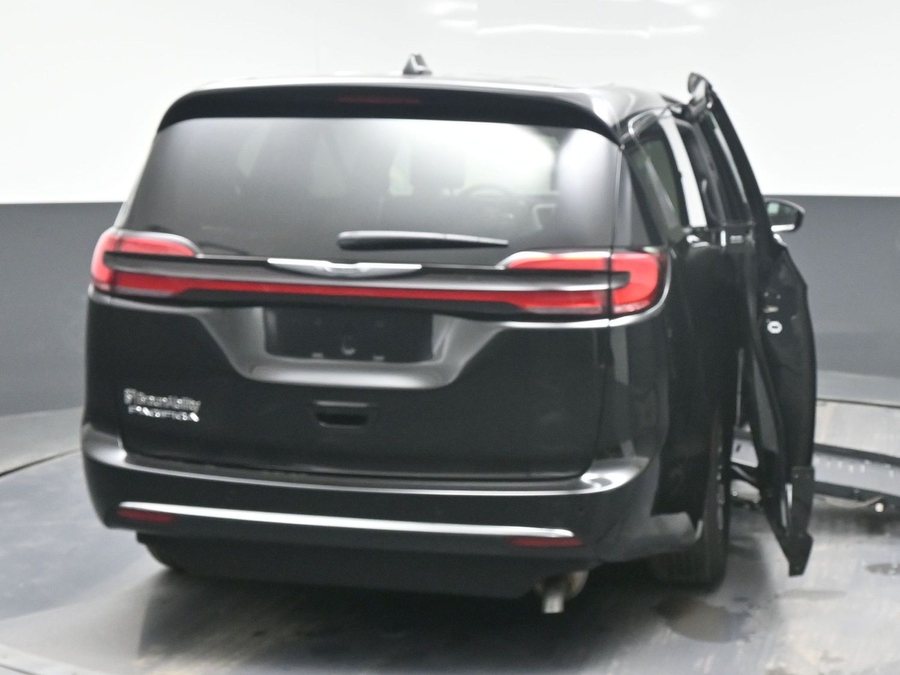 Black Chrysler Pacifica image number 5