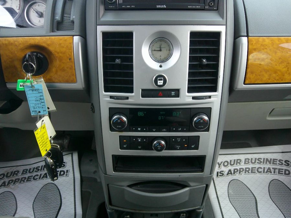 Black Chrysler Town and Country image number 7