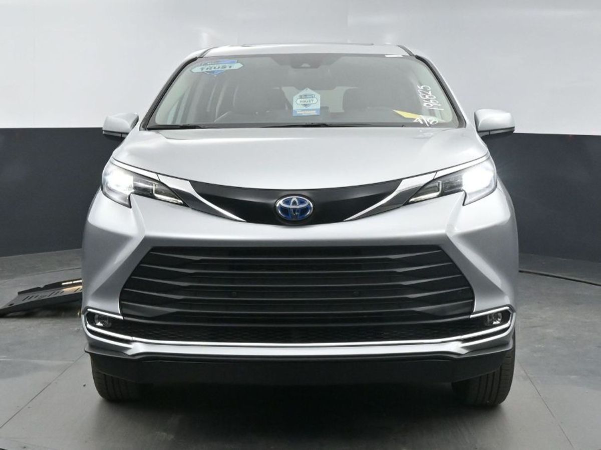 2024 Toyota Sienna XLE - Photo 19