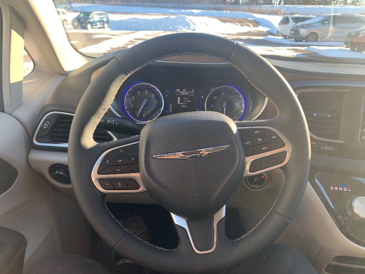 2024 CHRYSLER VOYAGER - Image 24