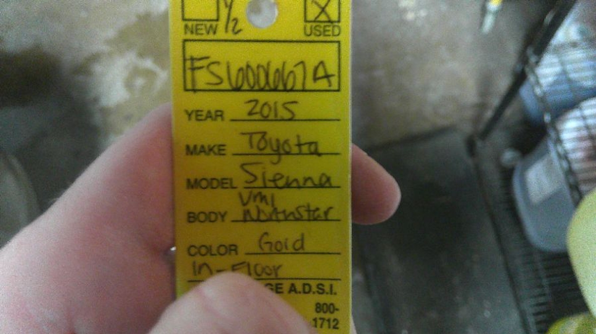 2015 TOYOTA SIENNA - Image 20