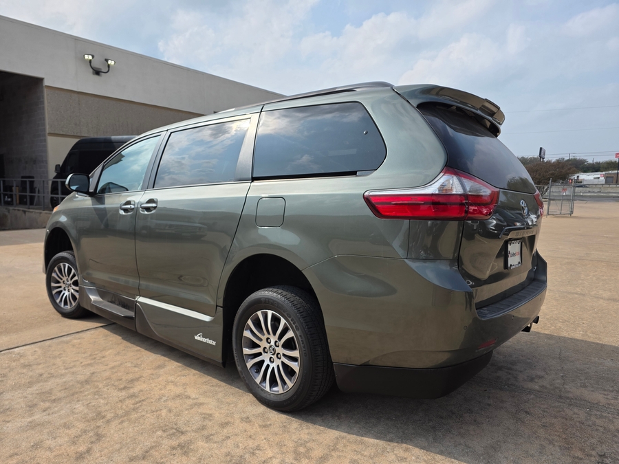 Used 2018 Toyota Sienna XLE - VMI Side Entry Entry In Floor Automatic Ramp