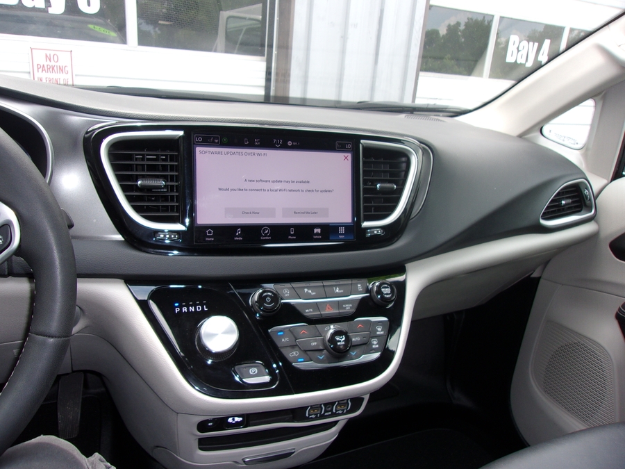 Grey Chrysler Pacifica image number 6