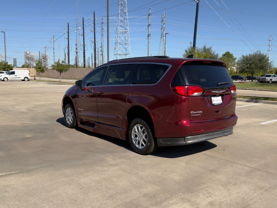 Used 2021 Chrysler Voyager LXi - BraunAbility Side Entry Entry In Floor Automatic Ramp