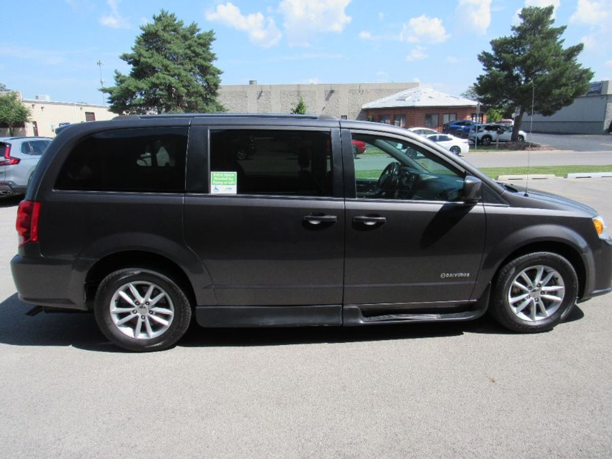 Grey Dodge Grand Caravan image number 6
