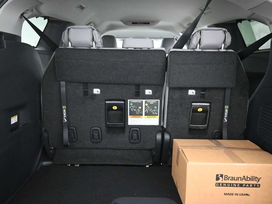 Black Toyota Sienna image number 13