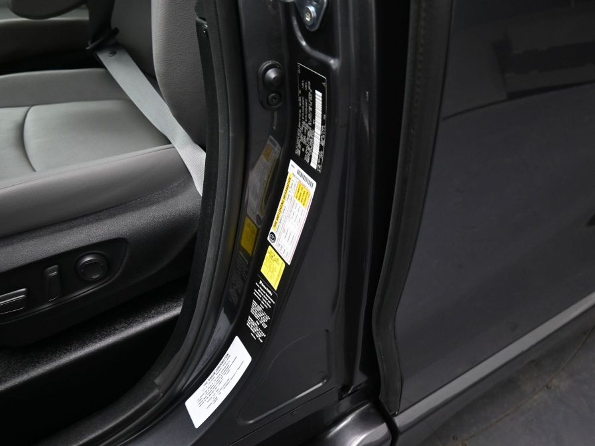 2025 TOYOTA SIENNA - Image 17