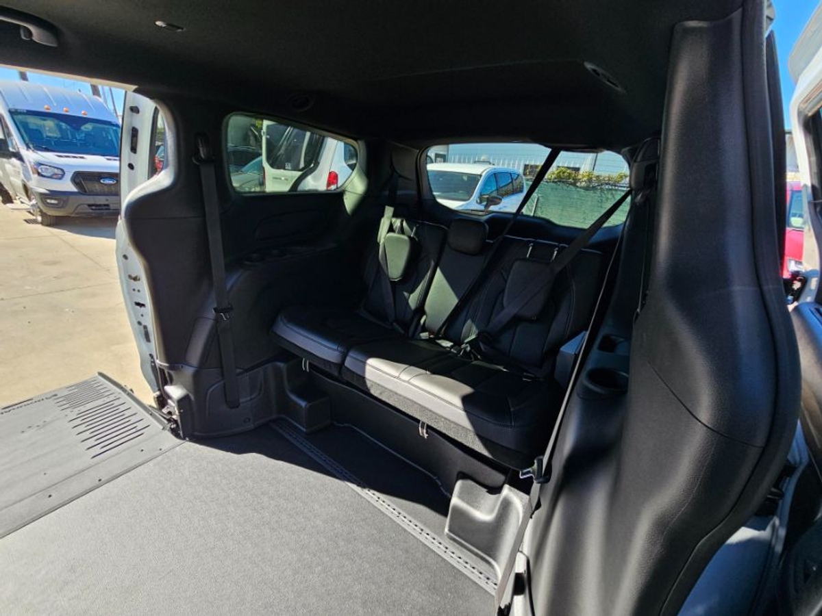 2025 CHRYSLER VOYAGER - Image 11