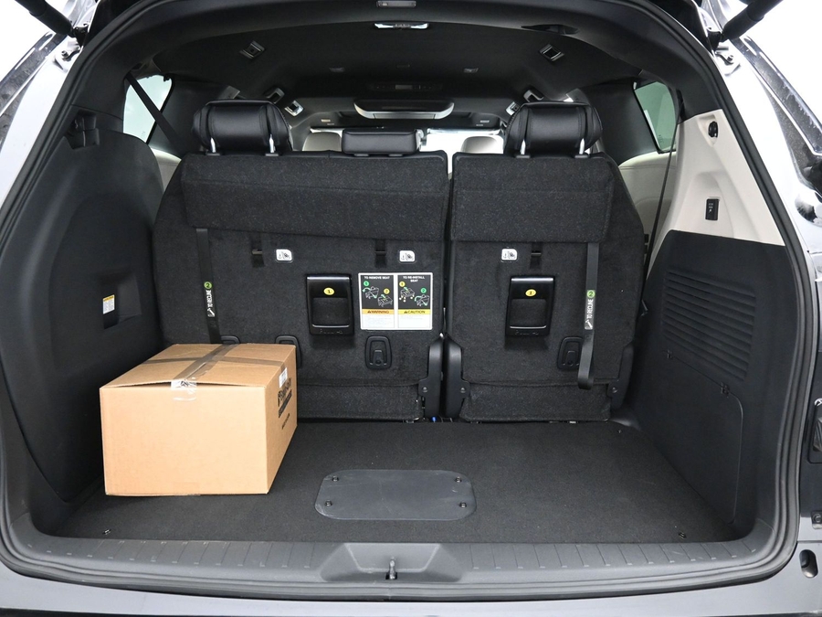 New 2025 Toyota Sienna Hybrid Platinum - BraunAbility Side Entry Entry Fold Out Automatic Ramp