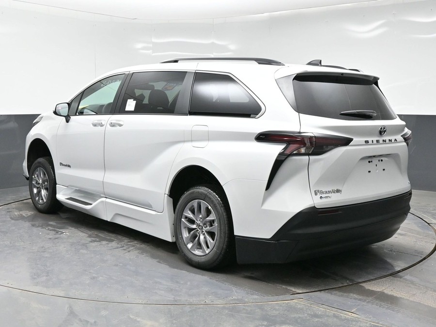 New 2026 Toyota Sienna Hybrid XLE Add - BraunAbility Side Entry Entry Fold Out Automatic Ramp